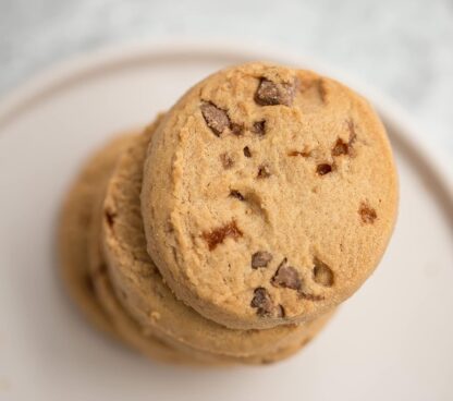 Walkers salted caramel biscuits 25g - Image 2